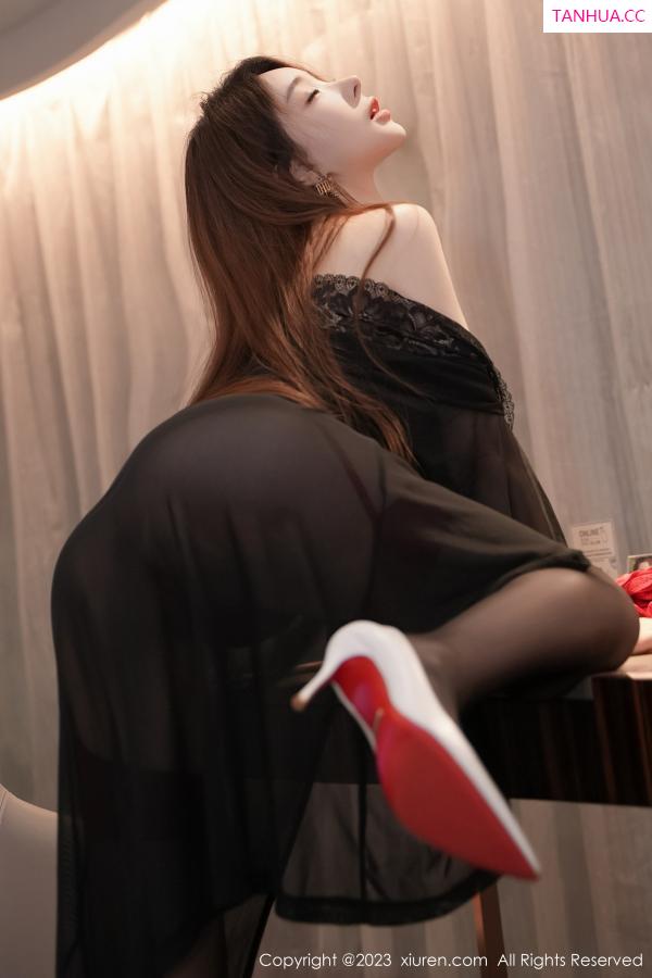   [XiuRen]高清写真图 2023.11.08 No.7628 雨儿baby 黑丝美腿第6张图片